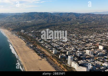 Allgemeine Luftaufnahme von Santa Monica während eines Flugs rund um Südkalifornien am Samstag, 5. Oktober 2019, in Los Angeles, Kalifornien, USA. (Foto von IOS/Espa-Images) Stockfoto