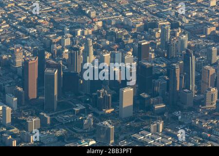 Allgemeine Luftaufnahme der Innenstadt von Los Angeles während eines Flugs um Südkalifornien am Samstag, 5. Oktober 2019, in Los Angeles, Kalifornien, USA. (Foto von IOS/Espa-Images) Stockfoto