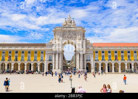 Rua Augusta Arch auf dem Praça do Comércio (Handelsplatz) in Lissabon, Portugal Stockfoto