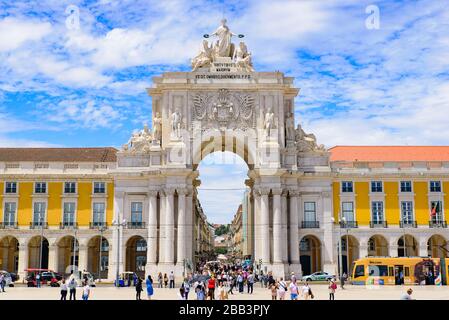 Rua Augusta Arch auf dem Praça do Comércio (Handelsplatz) in Lissabon, Portugal Stockfoto