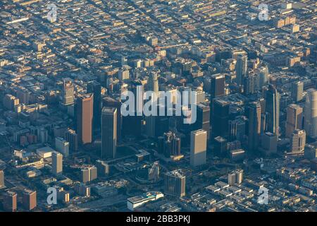 Allgemeine Luftaufnahme der Innenstadt von Los Angeles während eines Flugs um Südkalifornien am Samstag, 5. Oktober 2019, in Los Angeles, Kalifornien, USA. (Foto von IOS/Espa-Images) Stockfoto