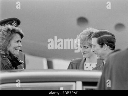 Der Prinz und die Prinzessin von Wales, die im Mai 1986 vom Flughafen Heathrow aus in London ankamen. Stockfoto