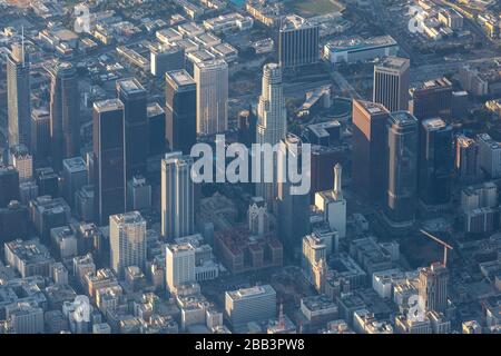 Allgemeine Luftaufnahme der Innenstadt von Los Angeles während eines Flugs um Südkalifornien am Samstag, 5. Oktober 2019, in Los Angeles, Kalifornien, USA. (Foto von IOS/Espa-Images) Stockfoto