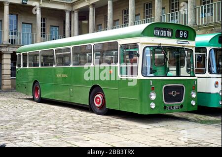 Leyland Panther Einzeldeckerbus in West Riding Bus Company Farbschema auf einer Bus-Rallye gesehen Oktober 2012 in der Peace Hall Halifax West Yorkshire. Stockfoto