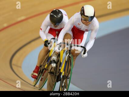 Chinas Jinjie Gong und Shuang Guo im Teamsprint der Frauen. Stockfoto