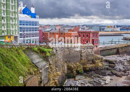 Blick von den Santa Catalina Hills cape im Cimadevilla-Gebiet Gijon in der autonomen Gemeinschaft Asturien, Spanien Stockfoto