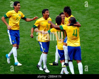 Brasiliens Neymar feiert sein Tor gegen Weißrussland während des Spiels der Gruppe C in Brasilien gegen Weißrussland in Old Trafford, Manchester. Stockfoto