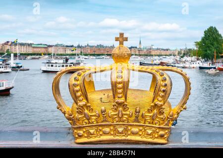 Royal Crown auf Skeppsholmen Bridge (Skeppsholmsbron) in Stockholm. Schweden, Skandinavien Stockfoto