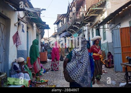 Belebte Straße in Harar, Äthiopien Stockfoto