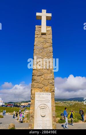 Denkmal von Kap Roca (Cabo da Roca), dem westlichsten Punkt Europas in Sintra, Portugal Stockfoto