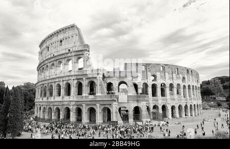 ROM, ITALIEN - 04. OKTOBER 2018: Blick auf das Kolosseum, Rom, Italien Stockfoto