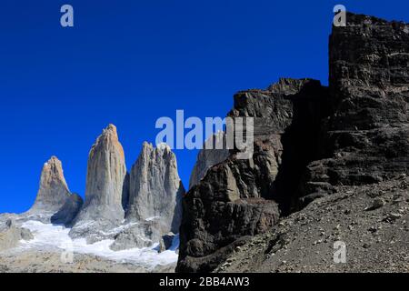 Blick auf die drei Türme, den Nationalpark Torres de Paine, die Region Magallanes, Patagonien, Chile, Südamerika Stockfoto