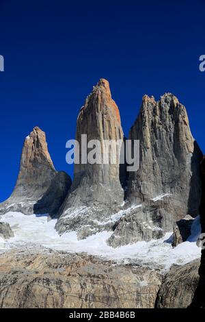 Blick auf die drei Türme, den Nationalpark Torres de Paine, die Region Magallanes, Patagonien, Chile, Südamerika Stockfoto