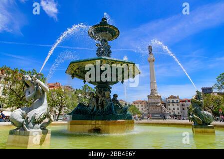 Der Brunnen auf dem Rossio-Platz in Lissabon, Portugal Stockfoto