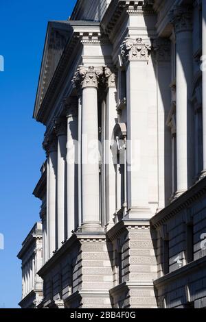 Gebäude der Schatzkammer Ihrer Majestät (HM Treasury), 1 Horse Guards Road. Das Schatzamt Ihrer Majestät wird manchmal als Exchequer oder informeller bezeichnet Stockfoto