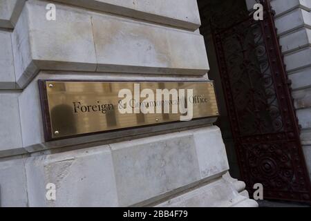 Das Haupthaus des British, Foreign and Commonwealth Office, King Charles Street, London, SW1, London, Großbritannien, von der King Charles Street aus gesehen. Der Fremde Stockfoto