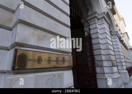 Das Haupthaus des British, Foreign and Commonwealth Office, King Charles Street, London, SW1, London, Großbritannien, von der King Charles Street aus gesehen. Der Fremde Stockfoto