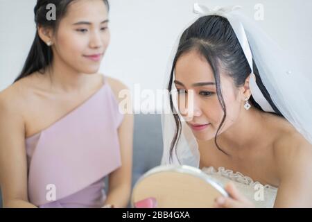 Schöne Zeit für asiatische Brautpaar. Stockfoto