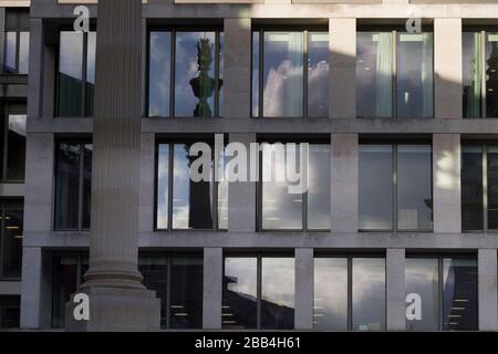 The London Stock Exchange, 10 Paternoster Row, London EC4M 7LS. Das derzeitige Gebäude befindet sich am Paternoster-Platz in der Nähe der St Paul's Cathedral Stockfoto