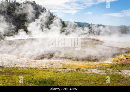 Excelsior Geyser Crater im Yellowstone National Park in Wyoming. Stockfoto