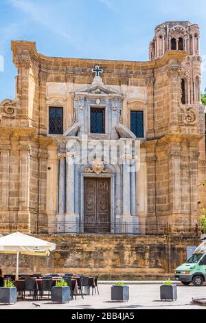 Die Kirche der Heiligen Maria vom Admiral, auch La Martorana genannt, in der Altstadt von Palermo auf Sizilien Stockfoto