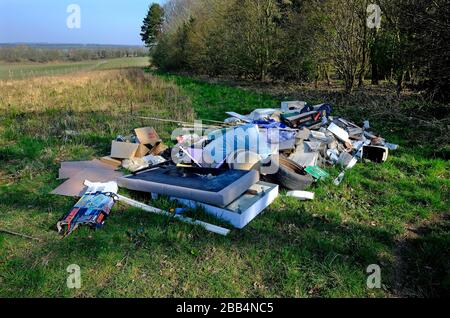 Fliegen Sie auf landwirtschaftlichen Ackerflächen in ländlicher Umgebung, im Norden von norfolk, england Stockfoto