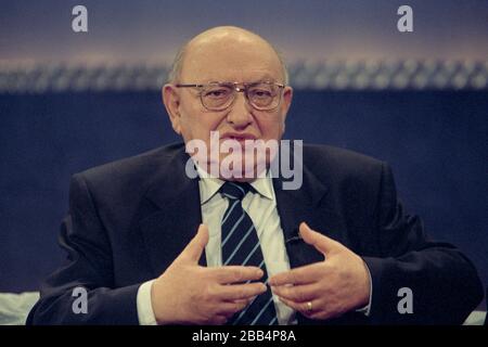 Köln, Deutschland. Februar 2000. Marcel REICH-RANICKI, Deutschland, Literaturkritiker, Autor, Porträt, Porträt, Porträt, gestricktes Einzelbild, Einzelmotiv, Köln, 20. Februar 2000, © Verwendung Worldwide Credit: Dpa/Alamy Live News Stockfoto