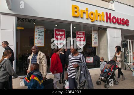 BrightHouse Stores, Großbritannien, 30. März 2020 Miethändler, BrightHouse hat nach einer Reihe von Schadensersatzansprüchen und den Einschränkungen von Conravirus für Einzelhändler, die die Schließung von Geschäften erzwingen, die Verwaltung beantragt. Dateibild aus Speicheröffnungen Stockfoto