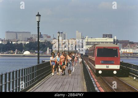 Fahren Sie auf dem Southend Pier, Southend-on-Sea, Essex, England, Großbritannien Stockfoto