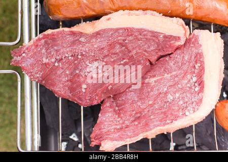 Traditionelles brasilianisches Picanha Barbecue über einem Grill Stockfoto