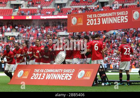 Die Spieler von Manchester United feiern den Gewinn des FA Community Shield Stockfoto