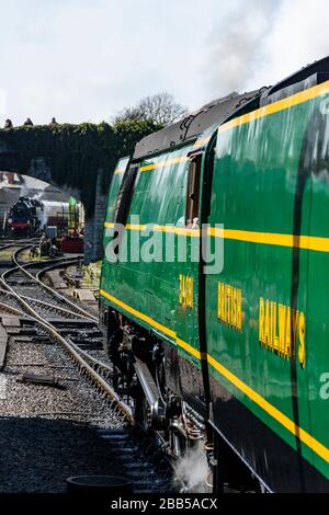 Schlacht von Britain Class Dampflokstation 34081 wartet darauf, einen Zug vom Swanage Bahnhof zu fahren. Stockfoto