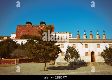 Majestätischen Blick auf beeindruckende Putuo Zongcheng buddhistischen Tempel in Chengde, China Stockfoto