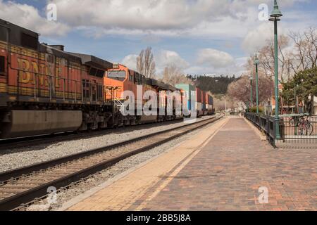 Auf der berühmten Route 66 befindet sich dieses Bahnbetriebswerk im ehemaligen Atchison, Topeka und Santa Fe Eisenbahndepot. Hier gibt es ein Besucherzentrum mit einem Stockfoto