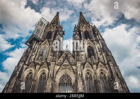 Kölner Dom in Köln. Details der Fassade. Dom - Römisch-Katholische Gotische Kathedrale Stockfoto