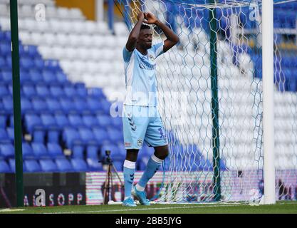 Der Jordy Hiwula von Coventry City reagiert, nachdem er während des Spiels der Sky Bet League One im St Andrew's Billion Trophy-Stadion eine Chance auf ein Tor gegen Doncaster Rovers verpasst hat Stockfoto