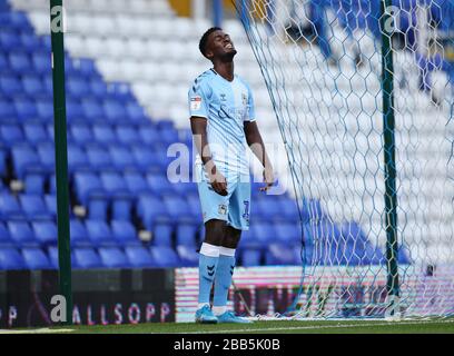 Der Jordy Hiwula von Coventry City reagiert, nachdem er während des Spiels der Sky Bet League One im St Andrew's Billion Trophy-Stadion eine Chance auf ein Tor gegen Doncaster Rovers verpasst hat Stockfoto