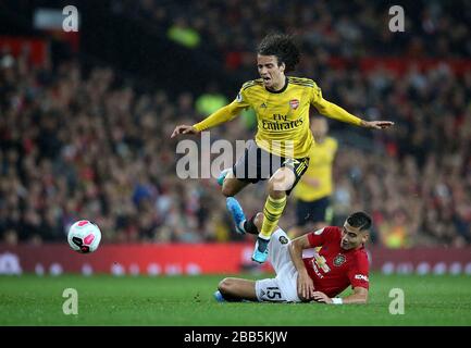 Arsenals Matteo Guendouzi (links) und Andreas Pereira von Manchester United kämpfen um den Ball Stockfoto