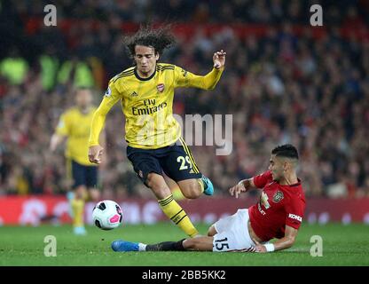 Arsenals Matteo Guendouzi (links) und Andreas Pereira von Manchester United kämpfen um den Ball Stockfoto