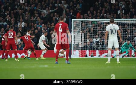 Bayern Münchens Robert Lewandowski erzielt zweites Tor seiner Seite Stockfoto