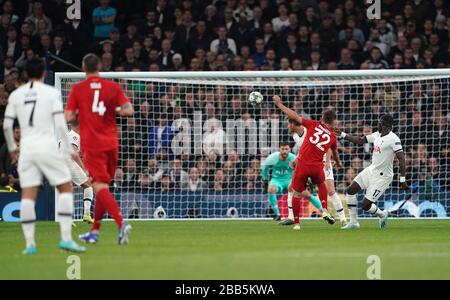 Bayern-Münchens Joshua kimmich erzielt sein erstes Tor Stockfoto