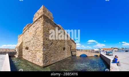 Der Hafen von Paphos mit der Burg, Zypern Stockfoto