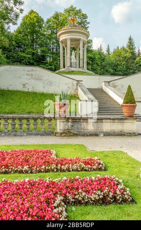 Terrassengarten und Venustempel am Wasserparterre im Park des Schlosses Linderhof, Ettal, Bayern, Deutschland Stockfoto