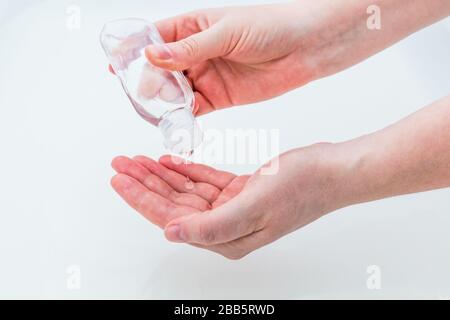 Coronavirus 2019-nCoV Prävention medizinisches Handdesinfektionsgel für Handhygiene Corona-Virusschutz. Stockfoto