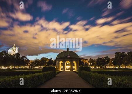 Hofgarten in der Nacht, ist ein Garten im Zentrum von München, Bayern, Deutschland. Stockfoto