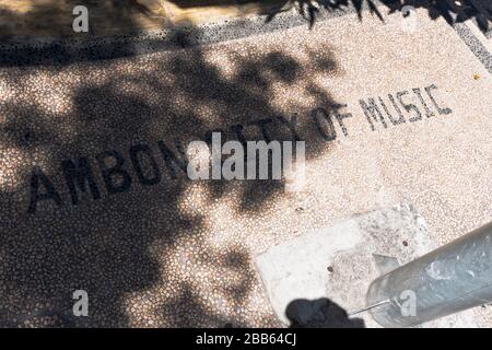 dh AMBON MALUKU INDONESIA Stadt der Musik Straßenschild Stockfoto