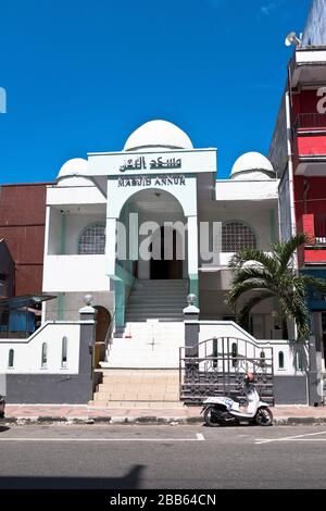 dh Masjid an nur Moschee AMBON MALUKU INDONESIEN Islamischer Gebäudeeingang indonesische muslimische Architektur Stockfoto