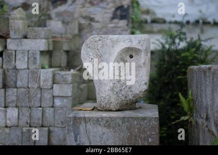 Unvollendete Arbeiten außerhalb des Studios im Barbara Hepworth Museum & Sculpture Garden, Barnoon Hill, Saint Ives TR26 1AD Stockfoto