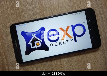Das EXP Realty-Logo wird auf dem Smartphone angezeigt Stockfoto