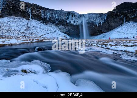 Seljalandsfoss im Winter, Südisland, Island Stockfoto